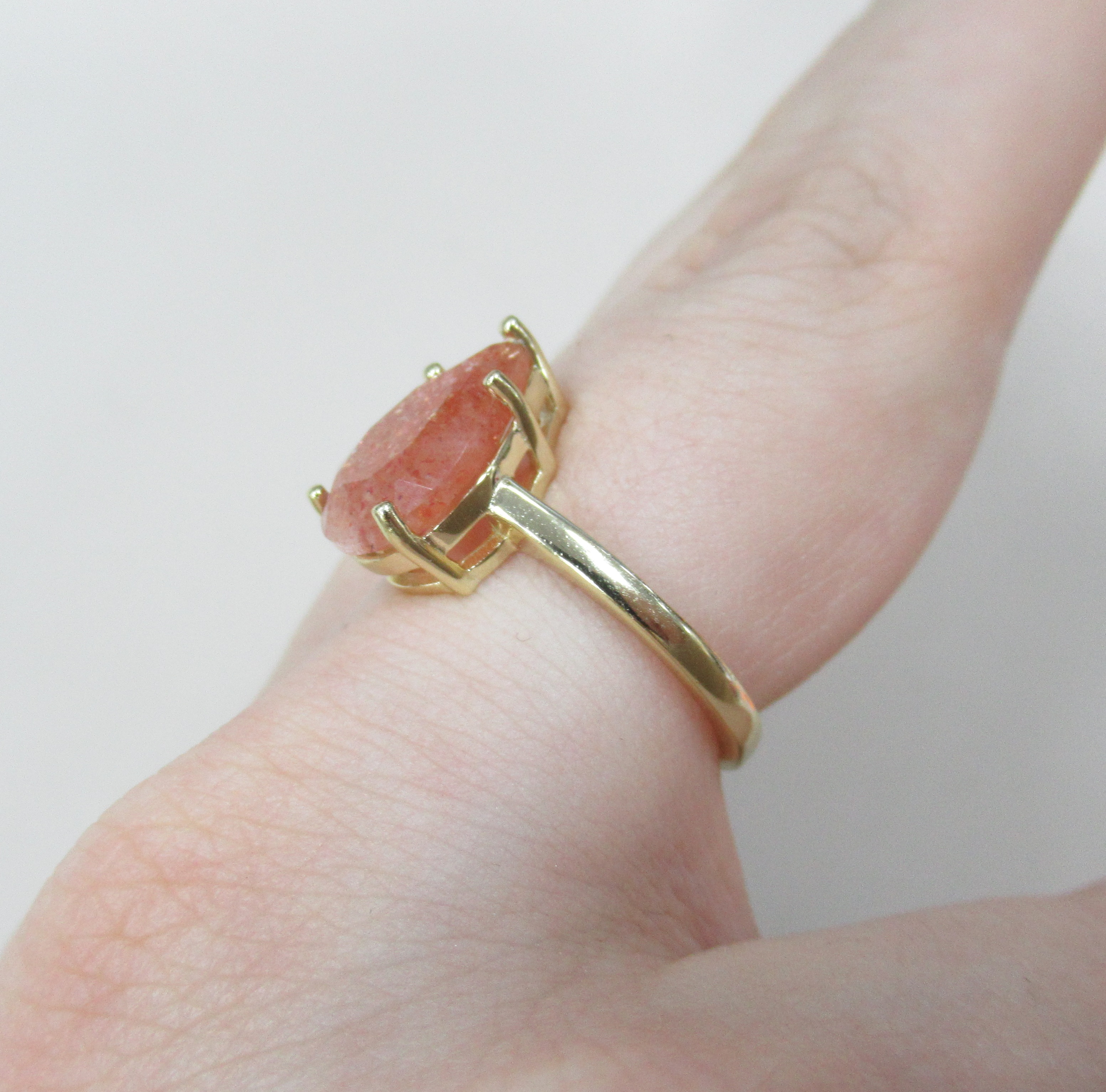 Серебряное кольцо с солнечным камнем